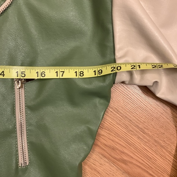 Bailey Rose NWOT Two Tone Faux Leather Belted Moto Jacket - Picture 10 of 16